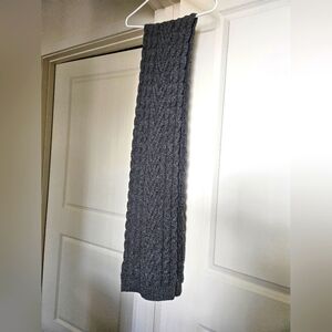 Universal Thread Scarf